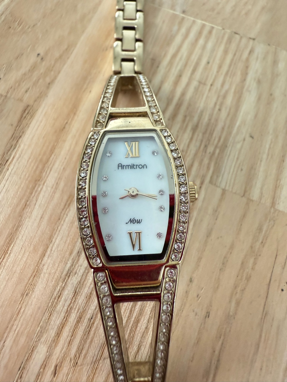 Armitron ladies gold tone crystal accented watch NEW BATTERY